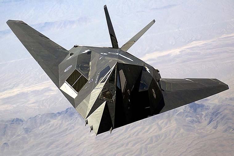 ロッキード、再整備を施したステルス攻撃機｢F-117｣を公開！もちろん