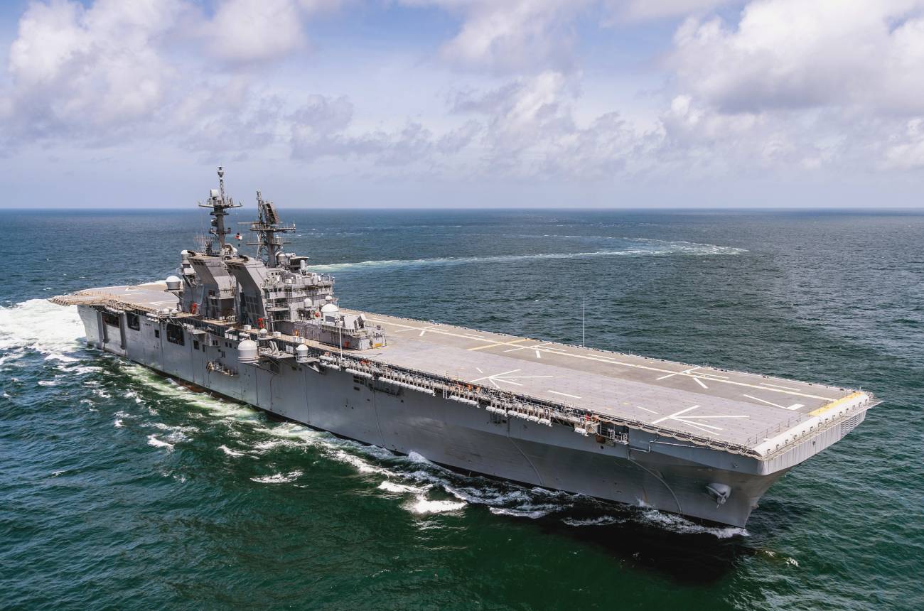 米海軍 航空機運用に特化したアメリカ級強襲揚陸艦 トリポリ の就役を発表