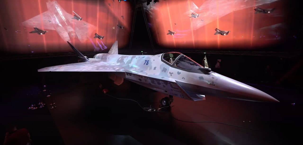 正式発表を数時間後に控えたロシアの新型戦闘機を映した完璧な写真