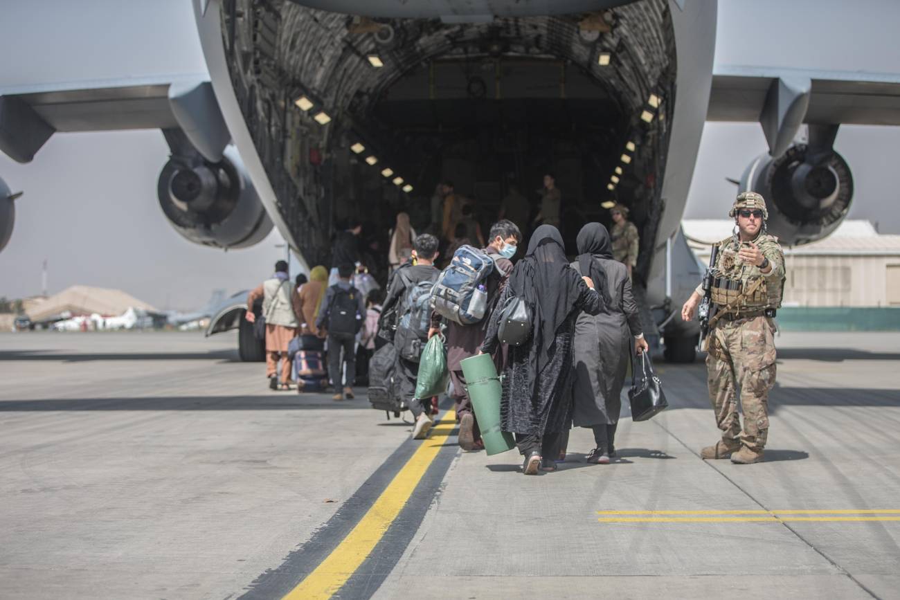 何れ取り残される運命のアフガニスタン人を何千人も抱え込んだカーブル空港の問題点